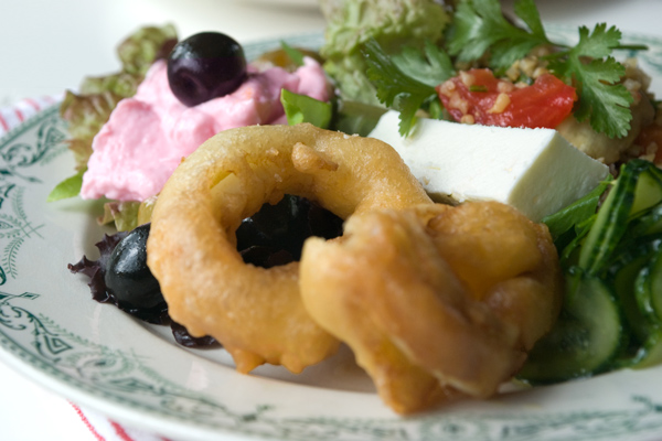 Mezze avec calamars frits et tarama